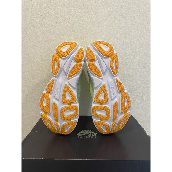 NEW HOKA ONE BONDI 8 Size 10.5 RUNNER YELLOW AUTHENTIC TRAINER RUNNING 2023 - Picture 3 of 5